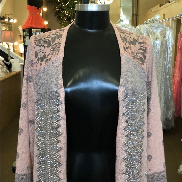 🦋Vocal long sleeve sweater🦋 - Picture 2 of 6